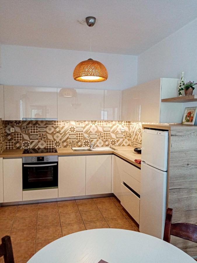 Sirines Apartments باليكاسترون المظهر الخارجي الصورة
