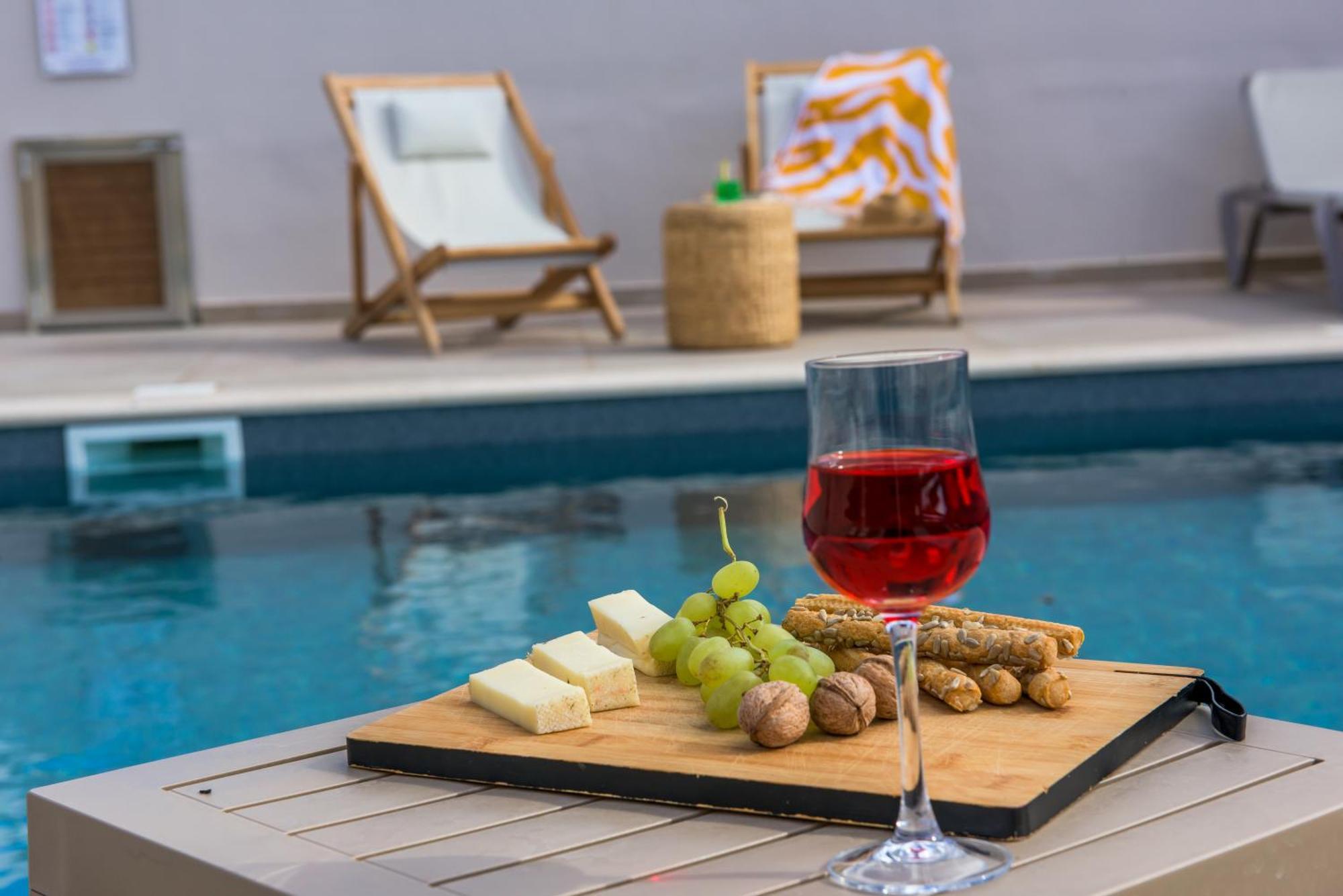 Sirines Apartments باليكاسترون المظهر الخارجي الصورة