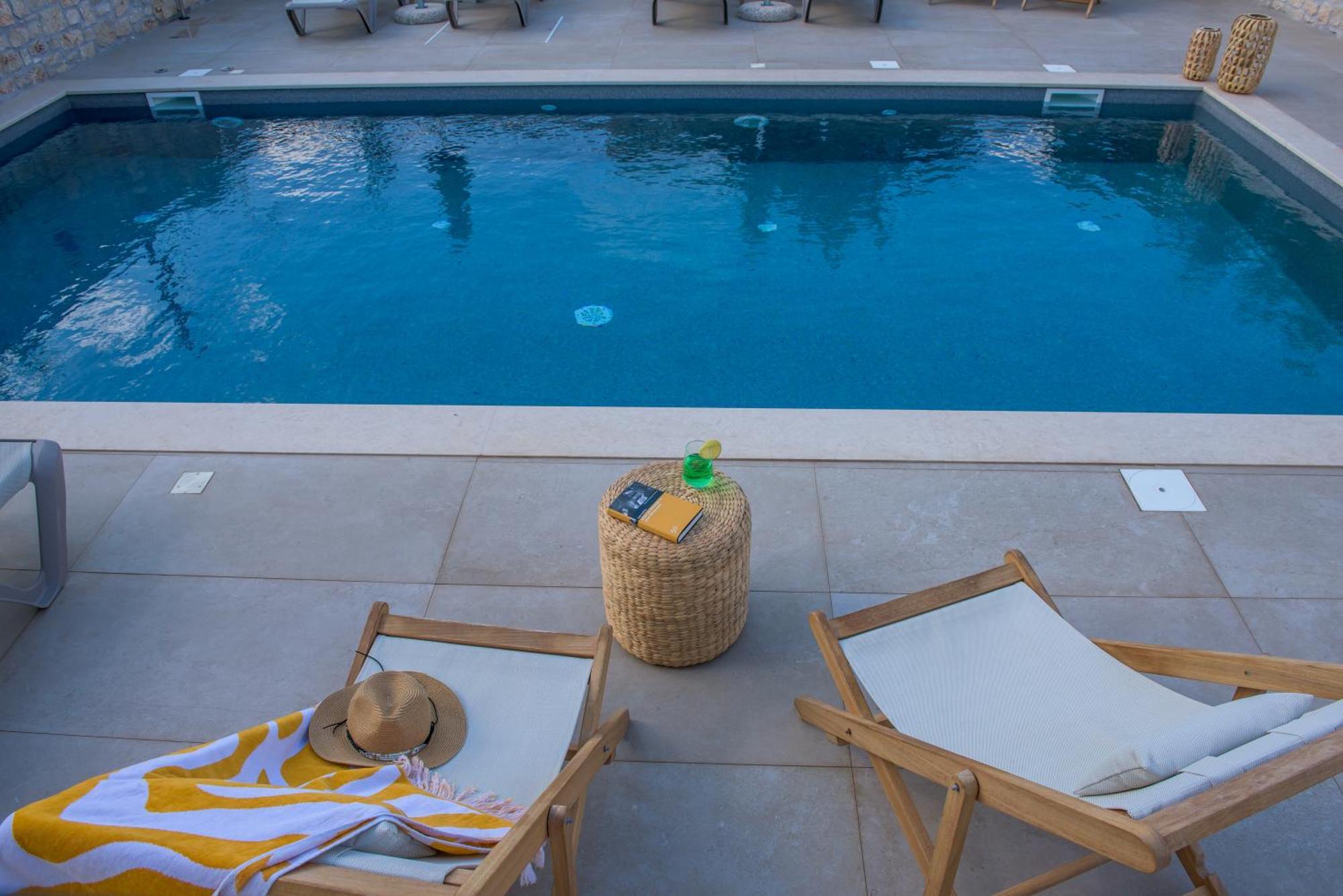 Sirines Apartments باليكاسترون المظهر الخارجي الصورة